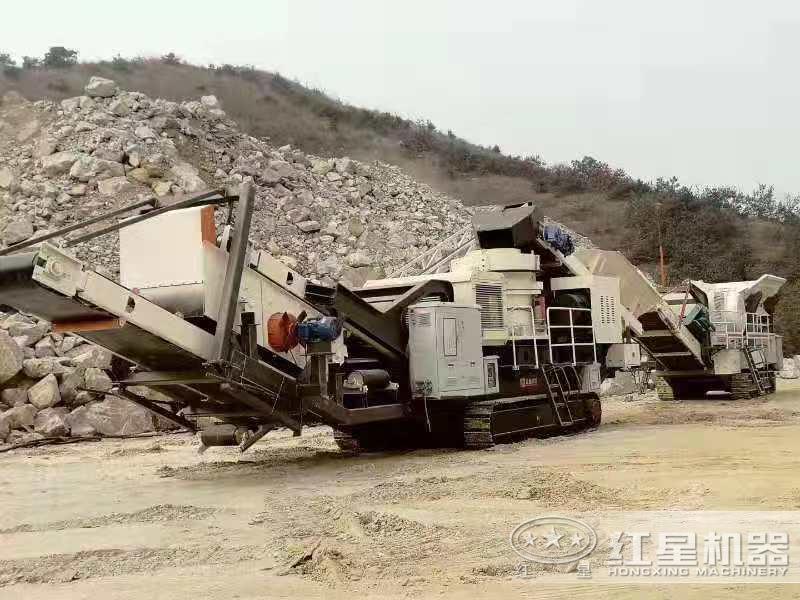 履带液压移动破碎站建筑垃圾处理现场