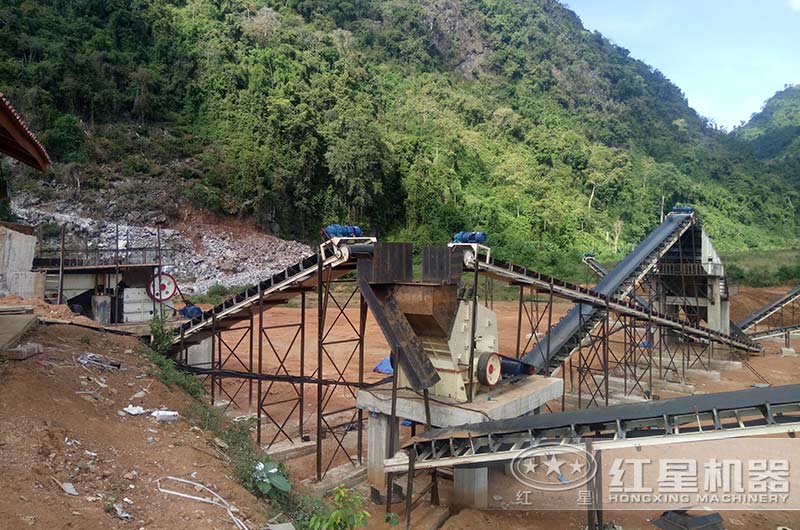 老挝客户时产300吨碎石机生产现场