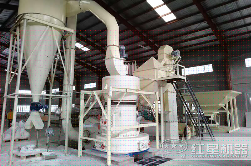 小型雷蒙磨粉机多少钱一台？提供设备型号及工作视频