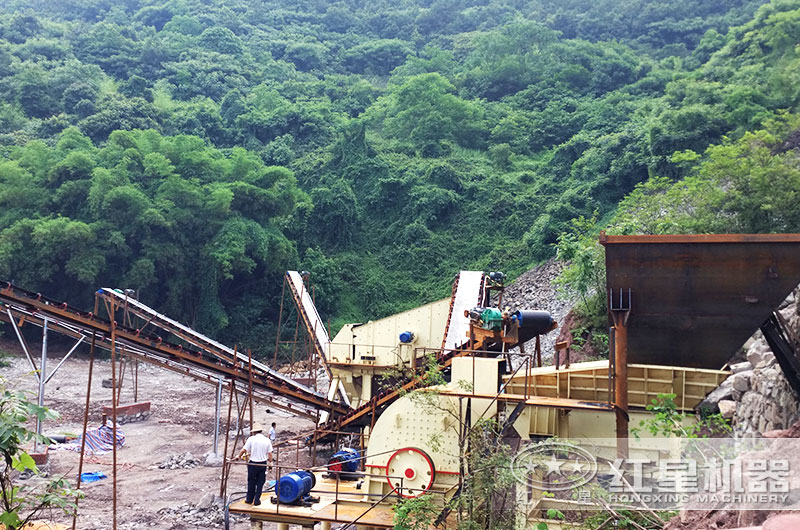 河南焦作青石锤破加工现场