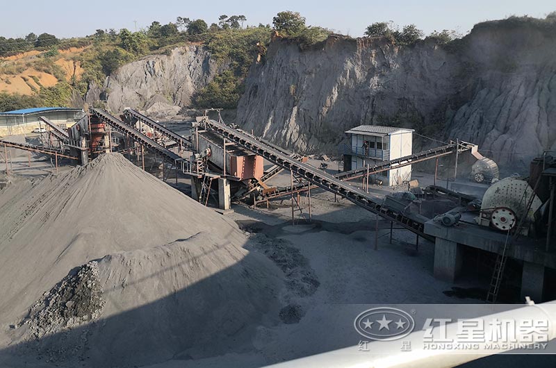 煤场碎煤加工生产现场